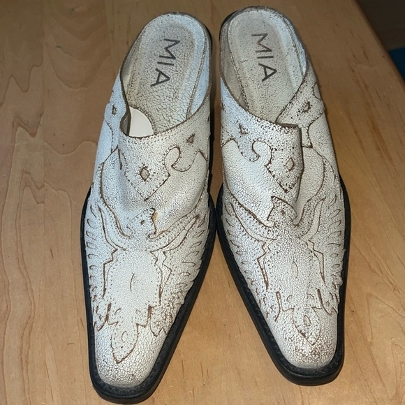 Mule slip on Mia Phoenix boots. Size 6 1/2 bone - Picture 1 of 7